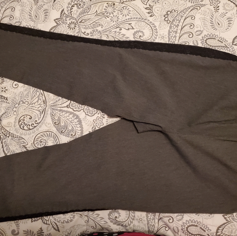 Torrid 3 grey capris - Picture 2 of 5